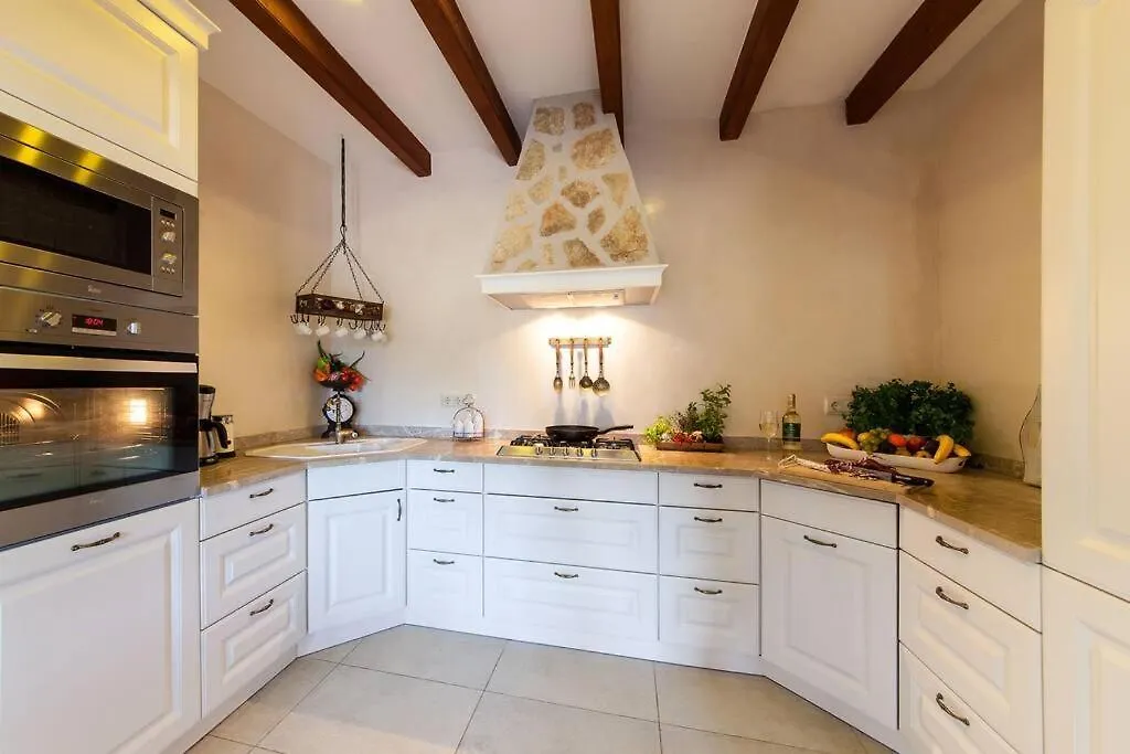 Holiday home Finca Wellnatura Mit Sauna, Kamine, Badewanne Arta Spain
