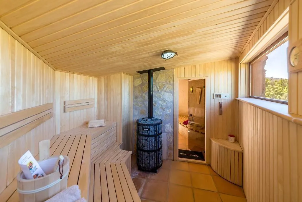Holiday home Finca Wellnatura Mit Sauna, Kamine, Badewanne Arta